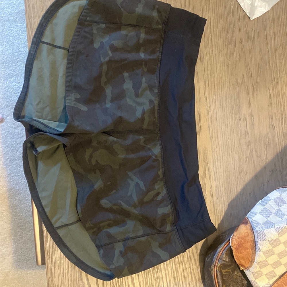 Lululemon 2.5 in pacesetters